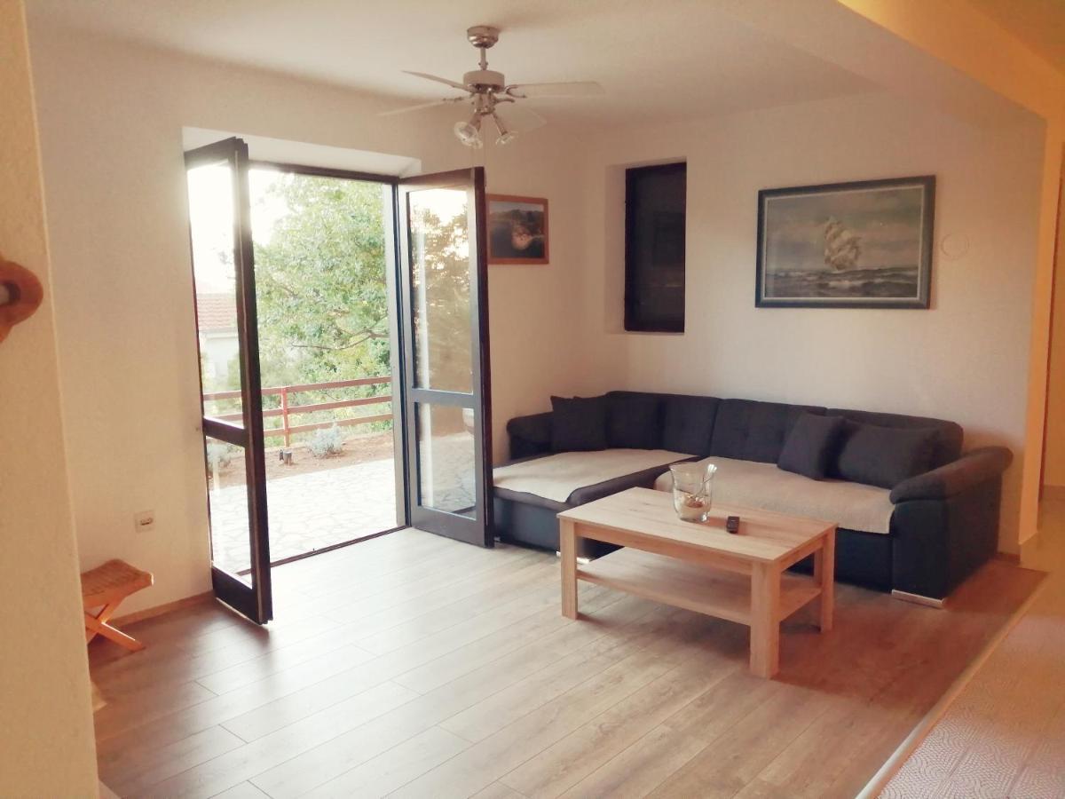 Holiday House Pinus Pinea 비간즈 외부 사진