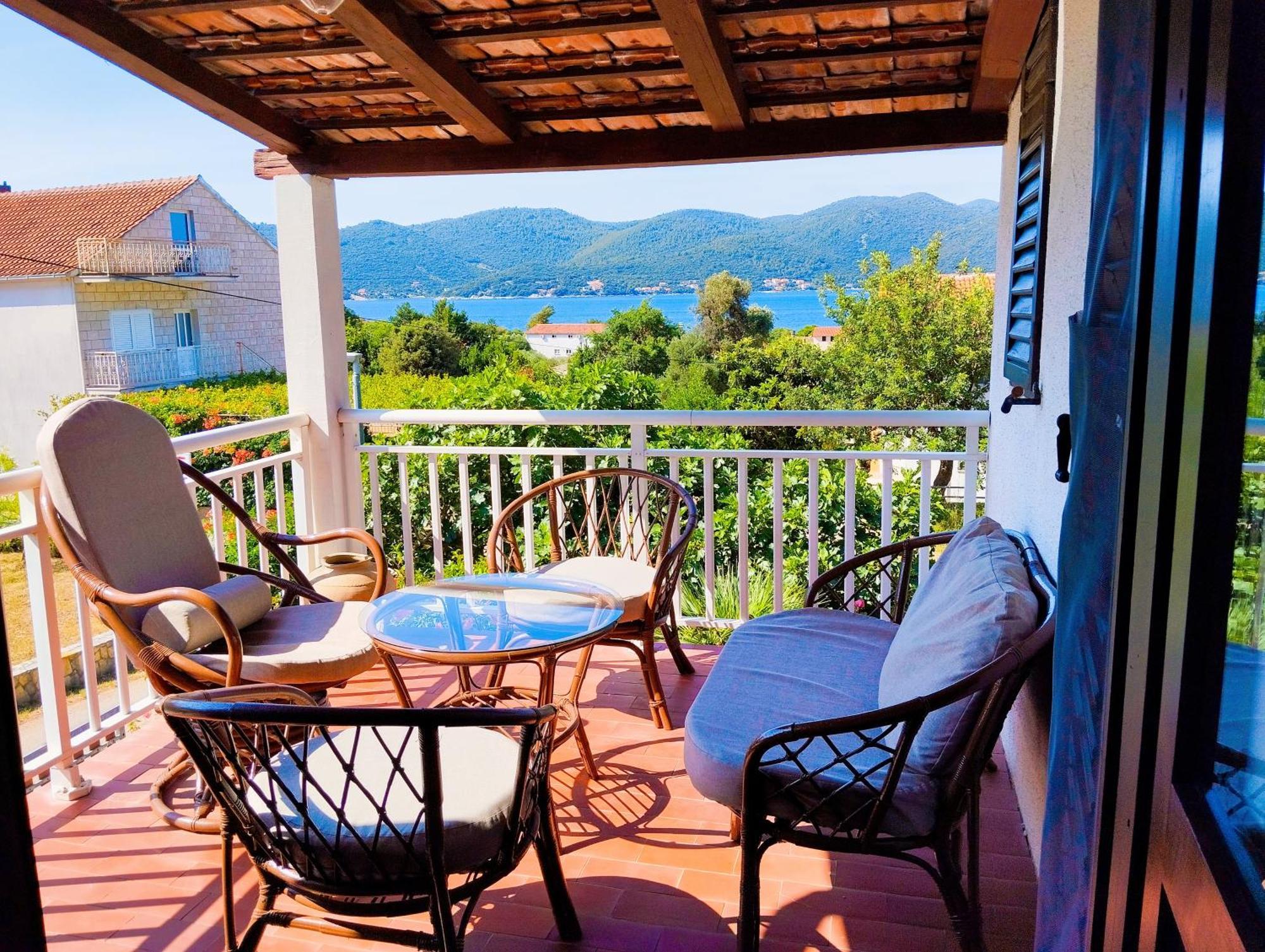 Holiday House Pinus Pinea 비간즈 외부 사진