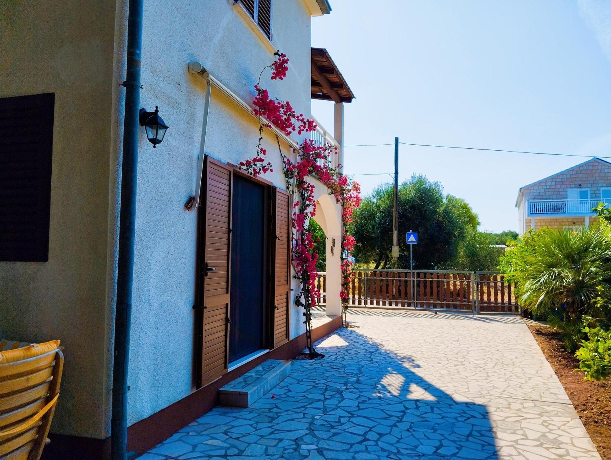 Holiday House Pinus Pinea 비간즈 외부 사진